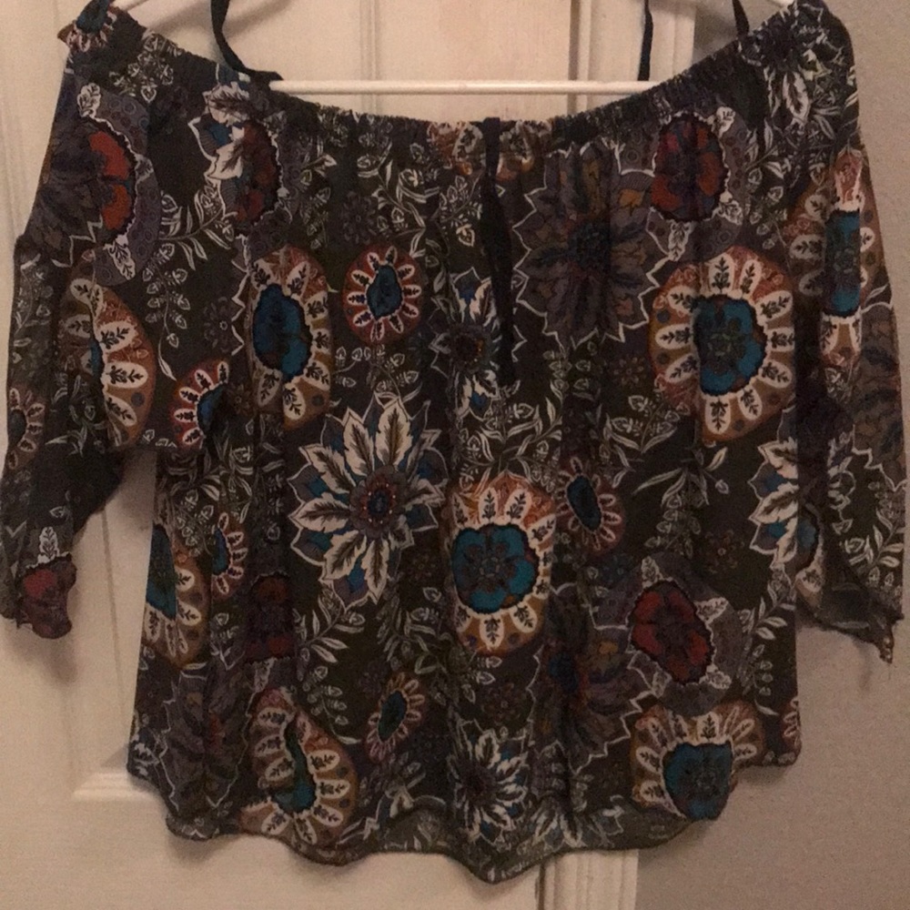 Off the shoulder shirt - Picture 2 of 2